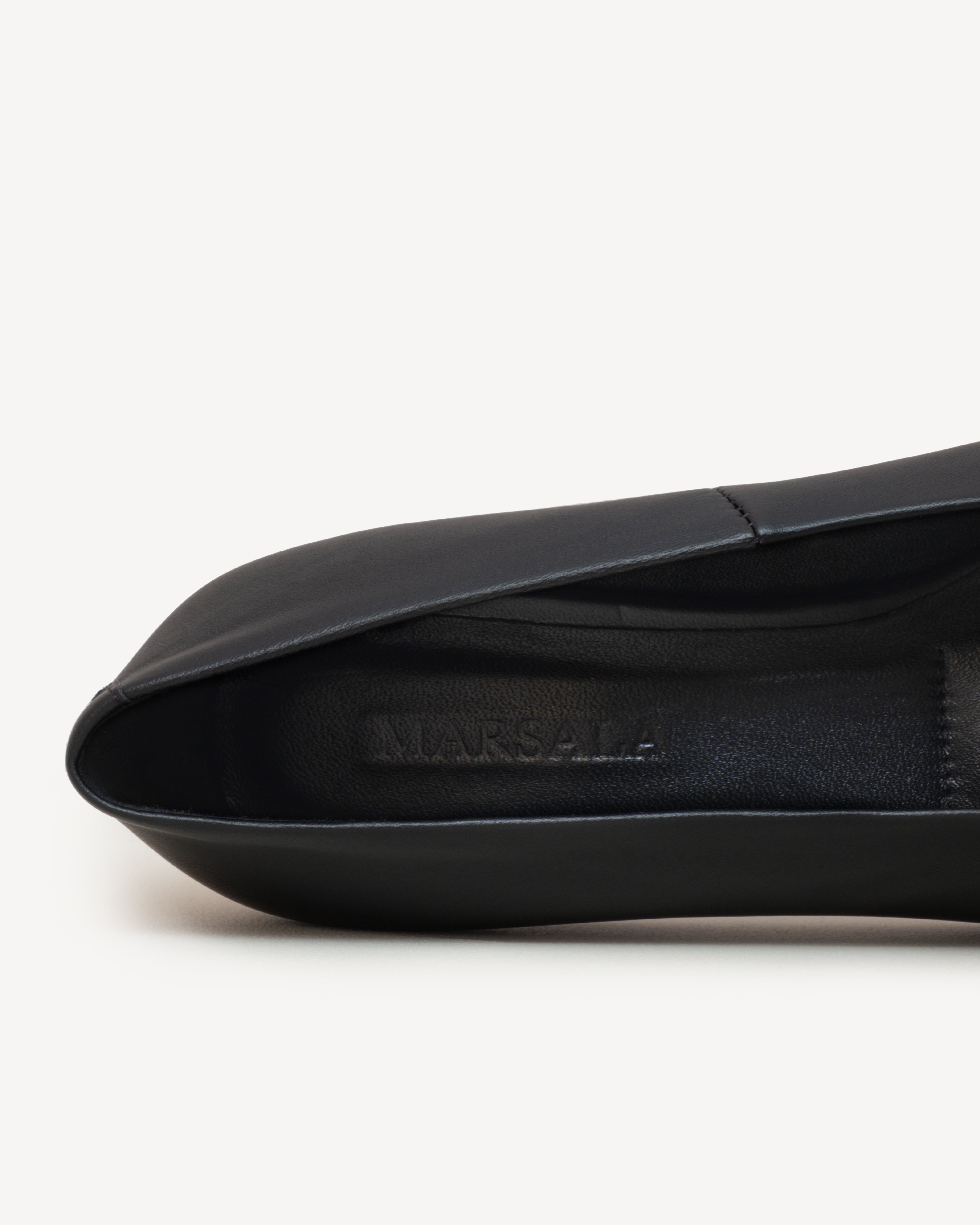 GIA TOTAL BLACK