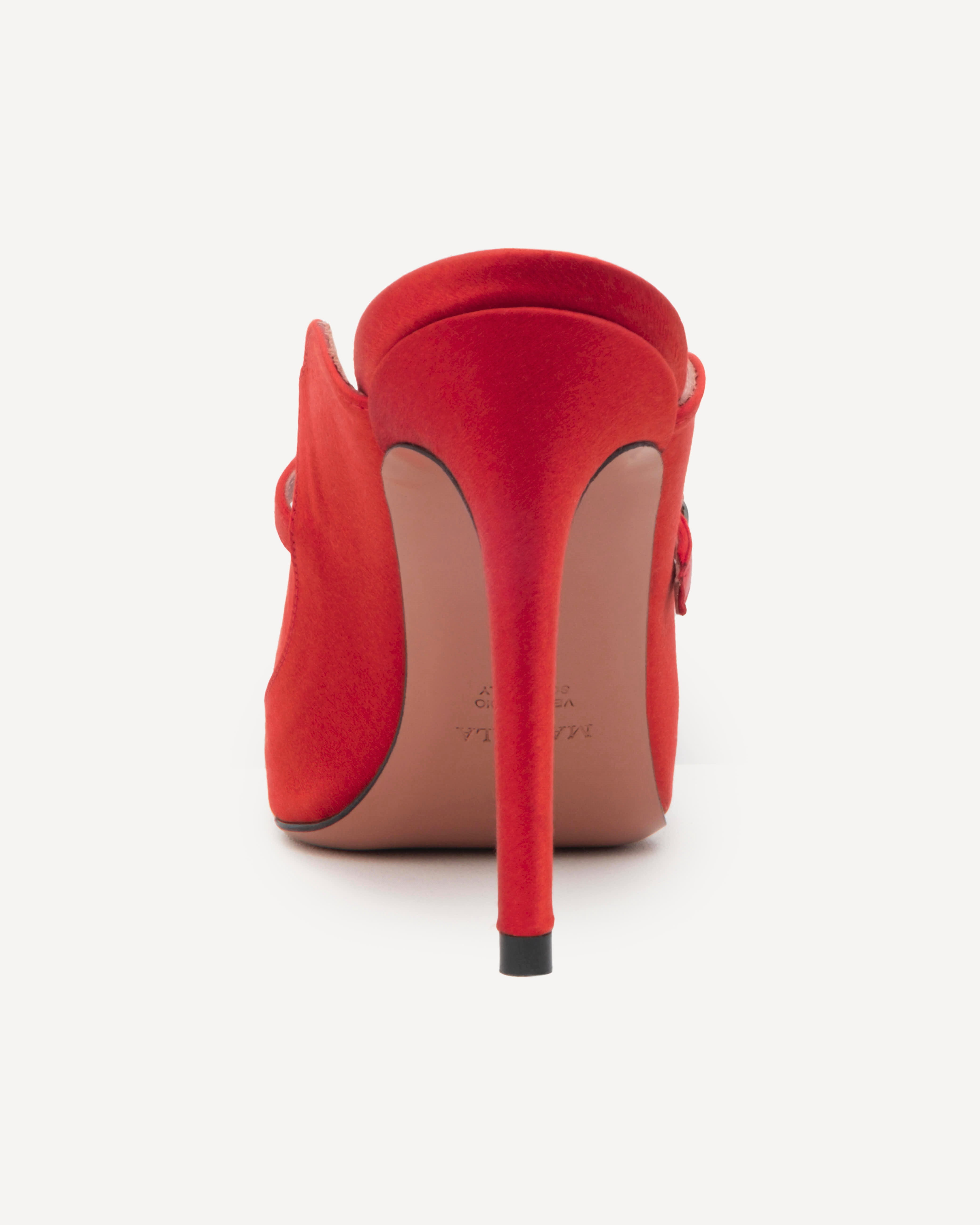 MARGOT BURNING RED