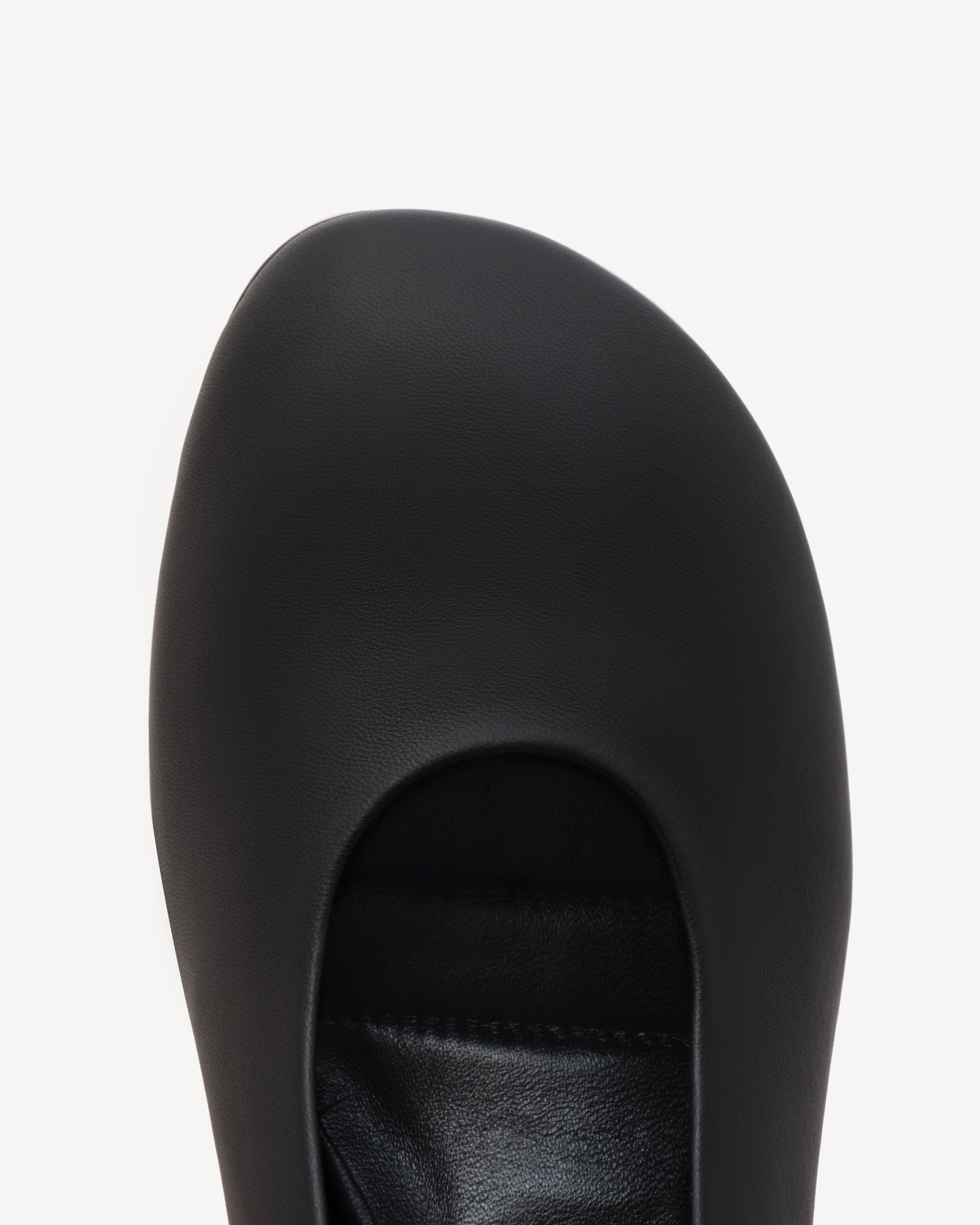 GIA BLACK